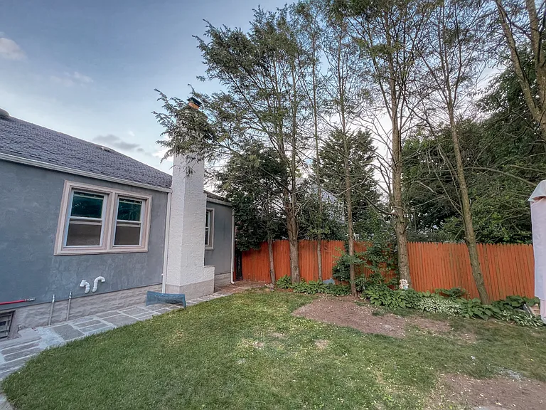109 L St — Photo 3