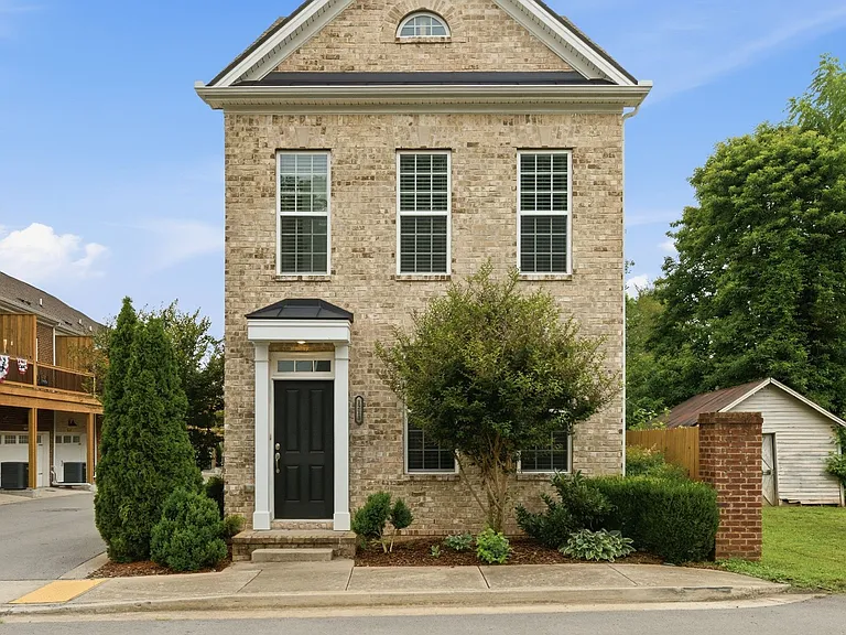 1213 Frisco St — Photo 1