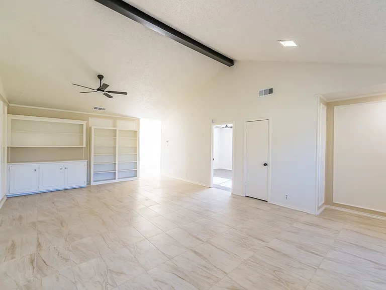 625 Woodhaven Pl — Photo 8