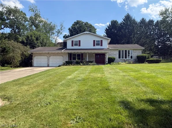 3066 Lake Center St NW, Uniontown, OH 44685