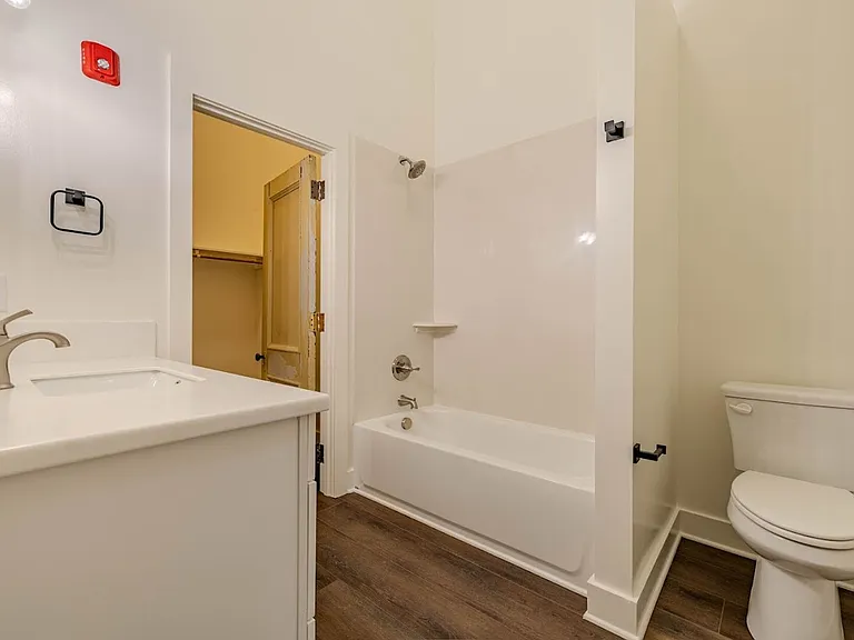306 Tribune St — Photo 8