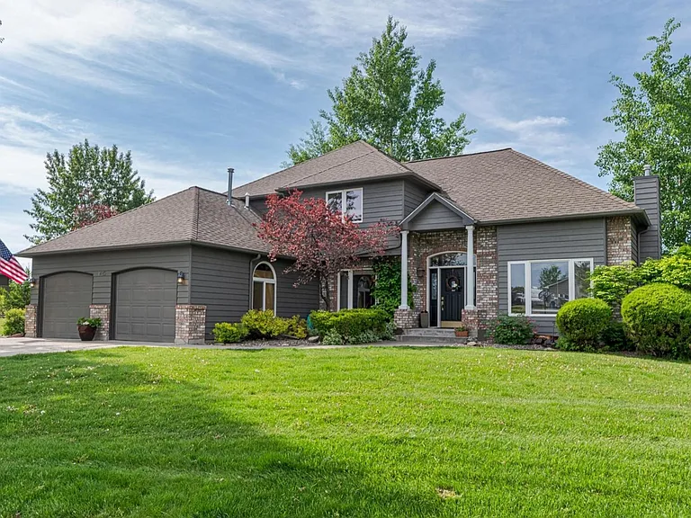 1480 Cresthaven Dr — Photo 1