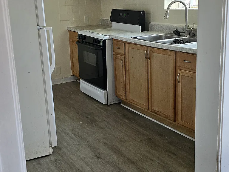 7919 S Winchester Ave — Photo 5