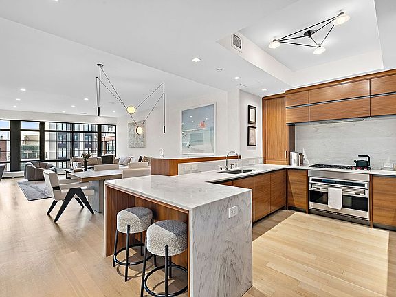 5th image of 150 Charles St APT 5AS