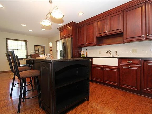 3rd image of 1225 Forest Ct
