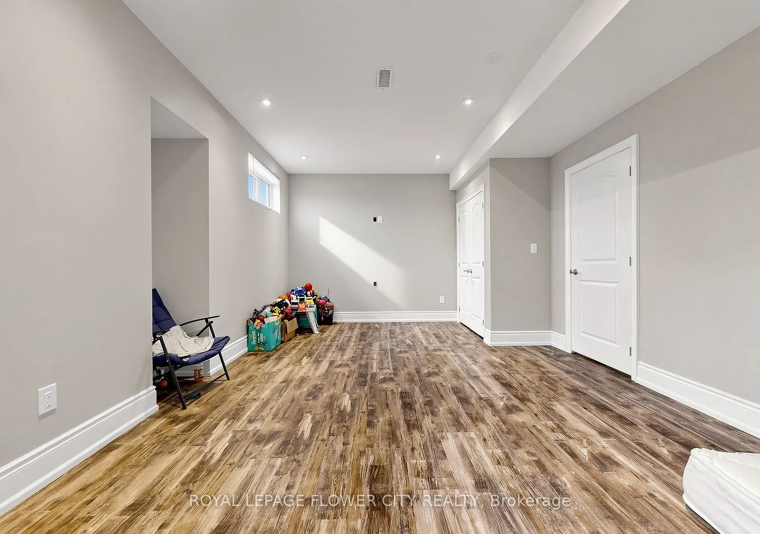 7 bed, $8,000 — Photo 1