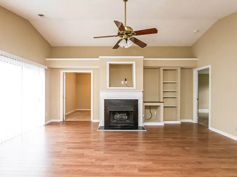 1839 Colin Creek Ln — Photo 2