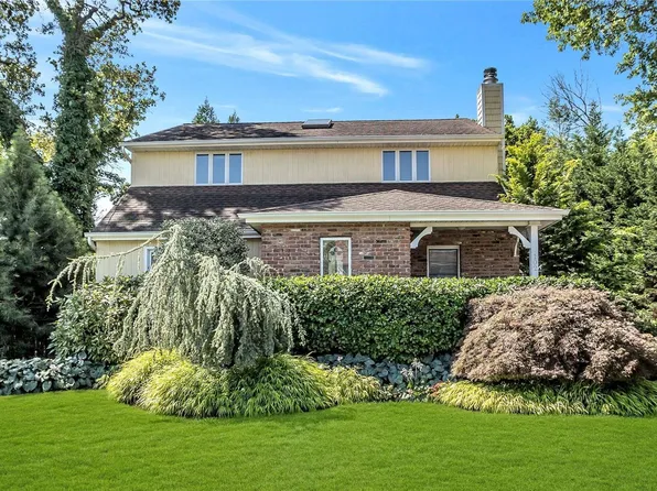 102 Cedar Drive W, Plainview, NY 11803