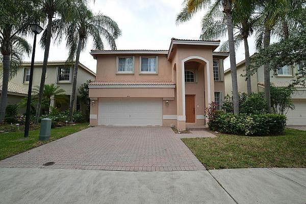 Home For Sale In Regency Lakes