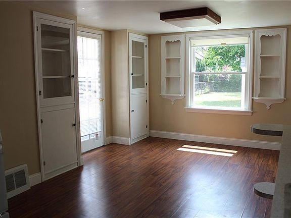 4th image of 7917 Pinegrove Ave