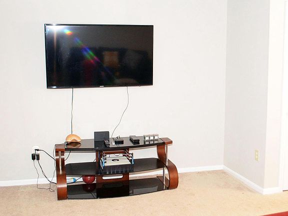3rd image of 1521 Ashburnham Dr