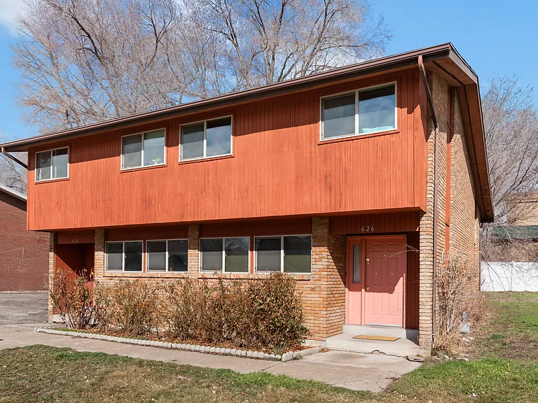 626 W 1975 N — Photo 1