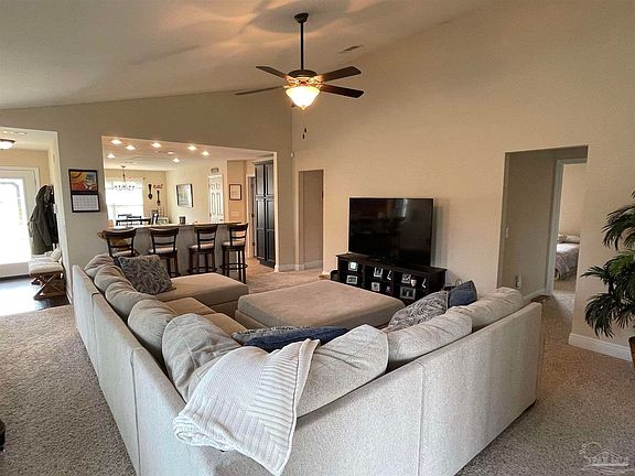 3rd image of 6649 Covington Cir