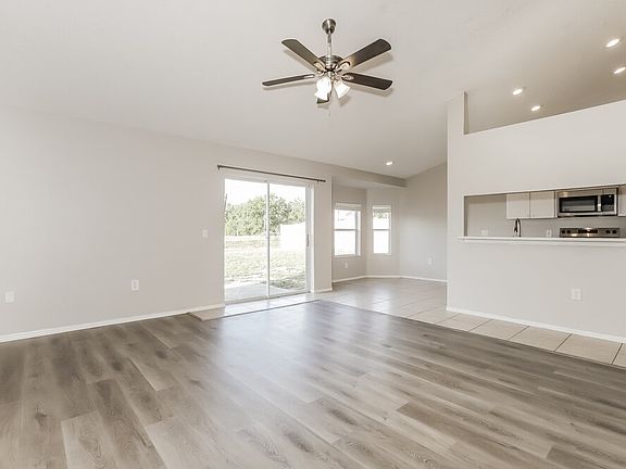 4th image of 2324 Sunset Pointe Dr