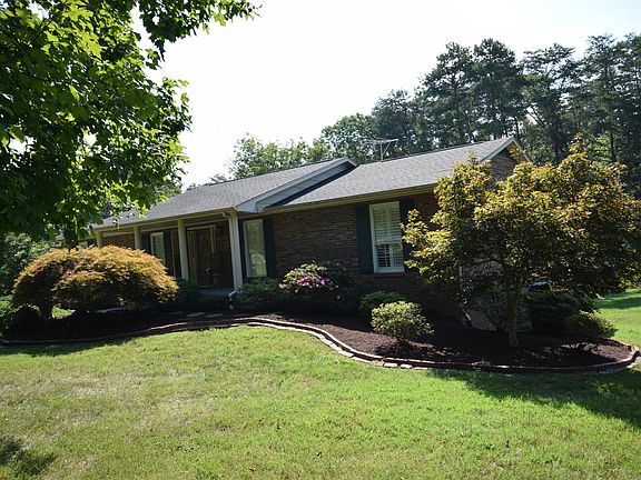 5th image of 1028 Henderson Ln