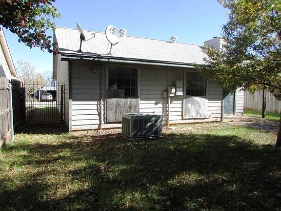 5th image of 10 Shady Brook Cir