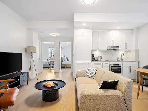 915 West End Avenue image 2 of 11