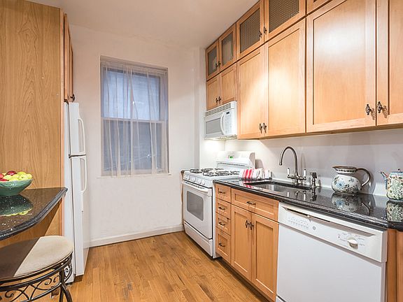 3rd image of 186 Prospect Park W #B4