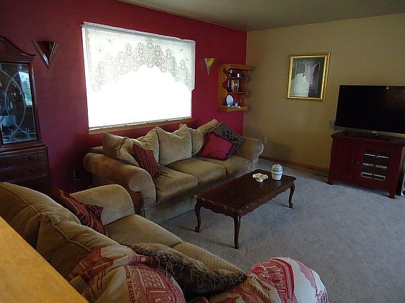 4th image of 304 20th Ave W