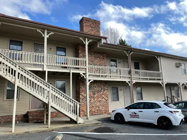 961-Chateaux Apartments-332-342 W. Ward St., 332-342 W Ward St #2cf7196e5, Asheboro, NC 27203