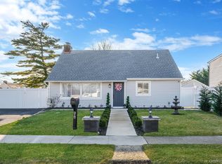 616 Kenmore Avenue, Copiague, NY 11726