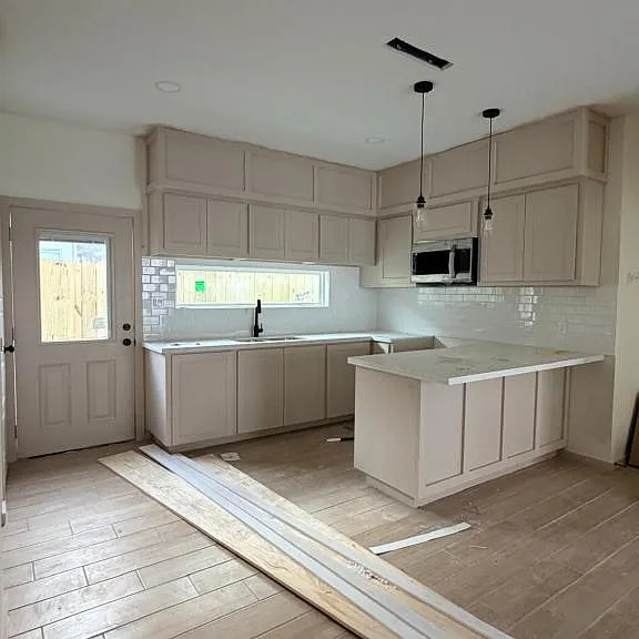 1217 Rosewood Rd — Photo 4