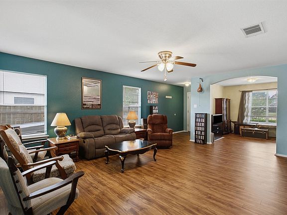 5th image of 718 Blair Ave