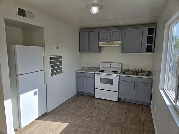 4th image of 1026 E McKinley St #3