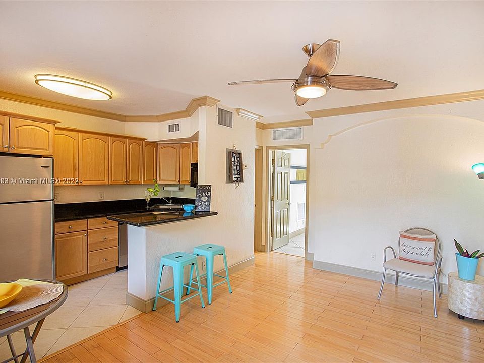 1st image of 744 NE 14th Ave APT 6
