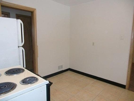 5th image of 244 N 12th Ave