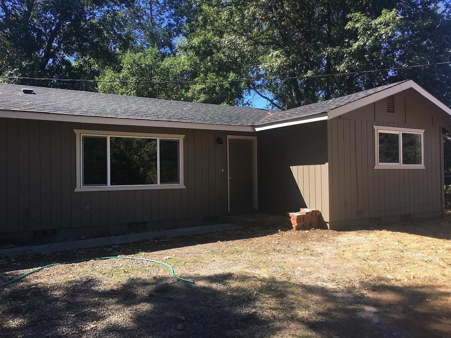 318 Millie St photo 1