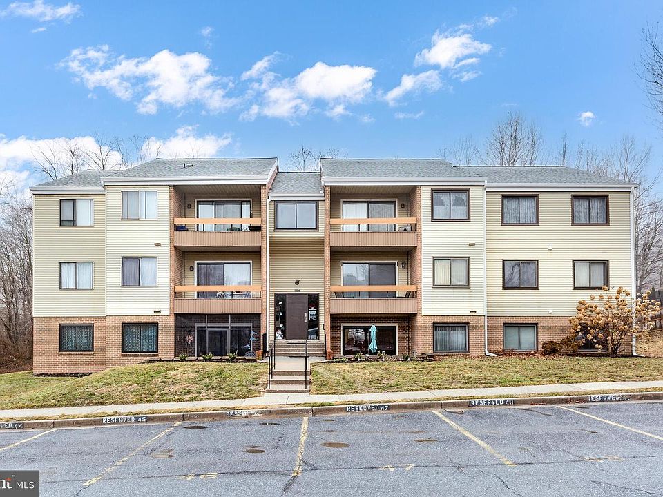 1st image of 1004 Scarlet Oak Ct Unit 1D