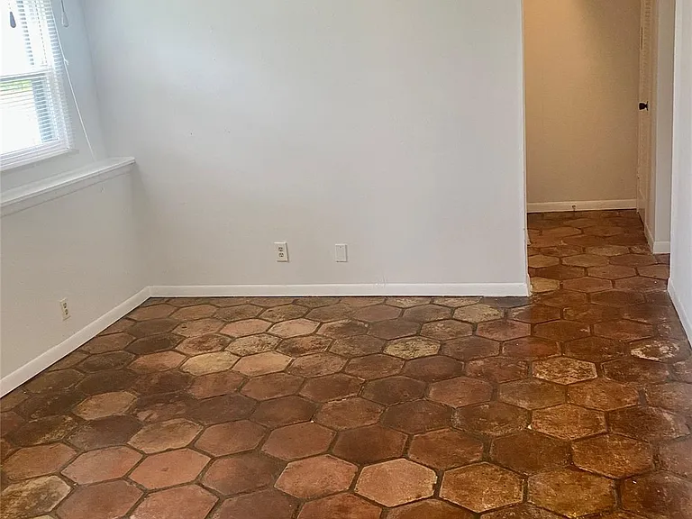 7702 Pitter Pat Ln — Photo 3
