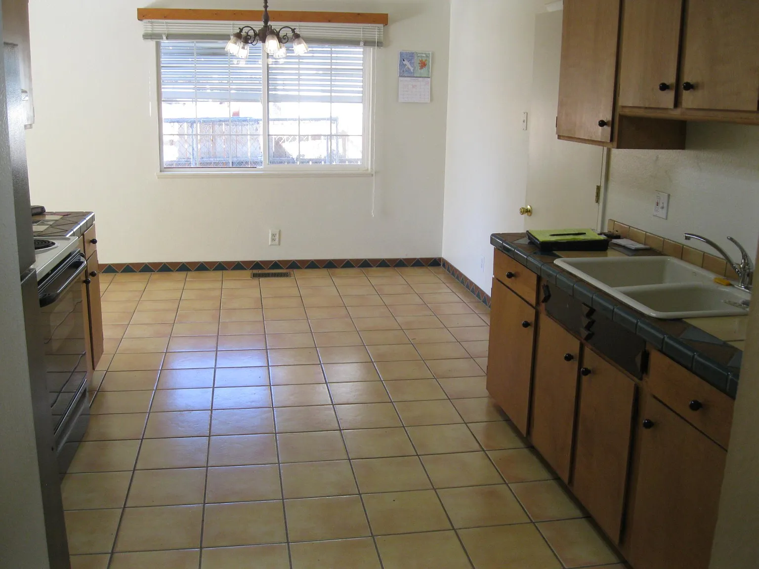 3 bed, 1176 sqft, $2,395 — Photo 4