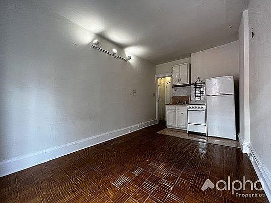 2nd image of 228 W 13th St APT 3B