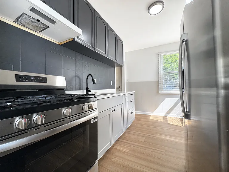 12747 Vernon Ave — Photo 6