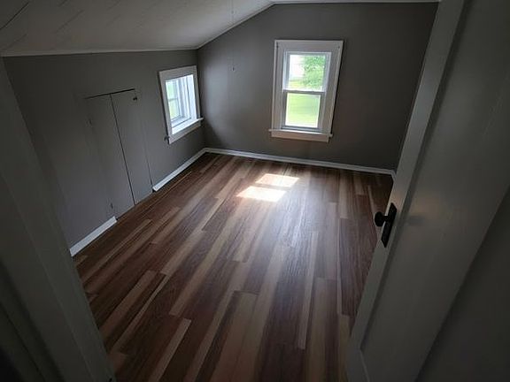 4th image of 3215 Ridge Rd