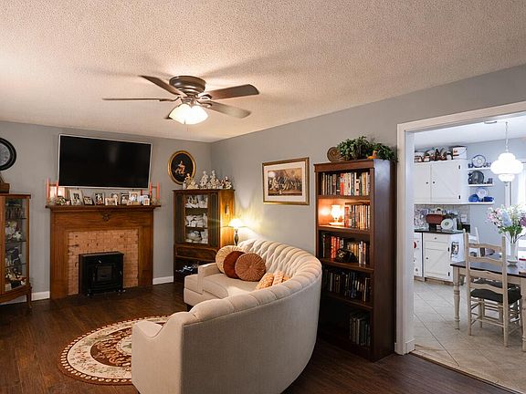 3rd image of 515 Van Davis Rd NW