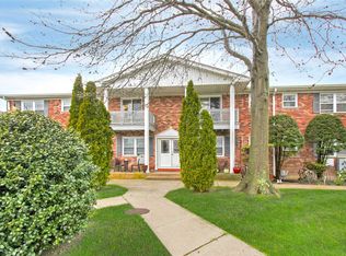 127 Fairharbor Dr, Patchogue, NY 11772
