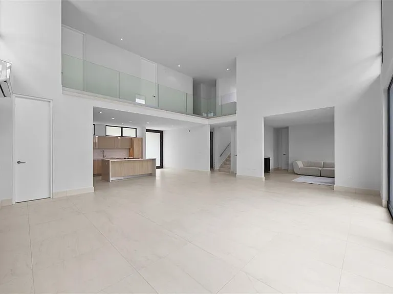 135 Salonga St — Photo 13