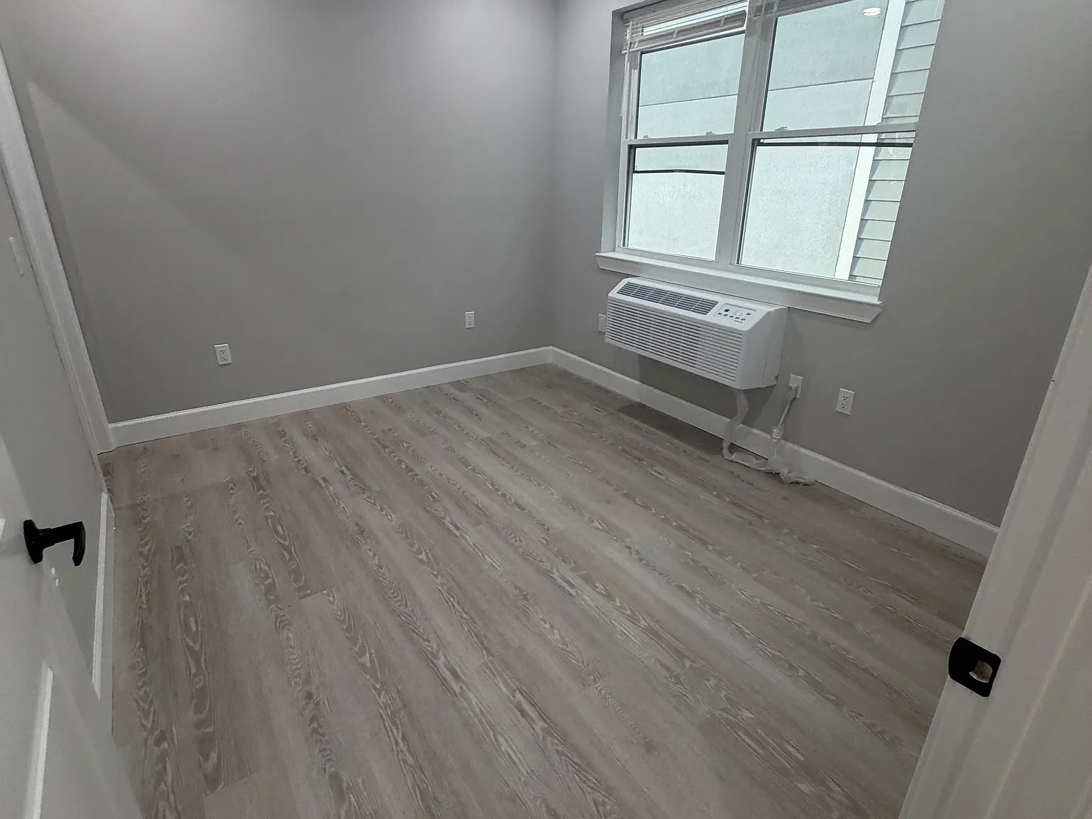 1 bed, $1,672 — Photo 3