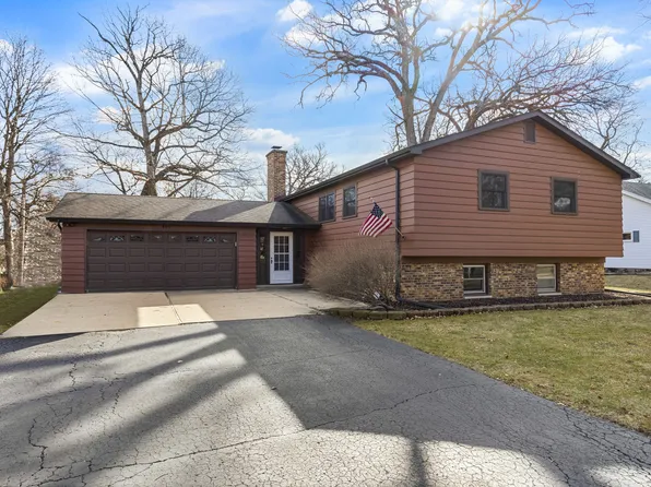 805 Stanford Dr, Marengo, IL 60152