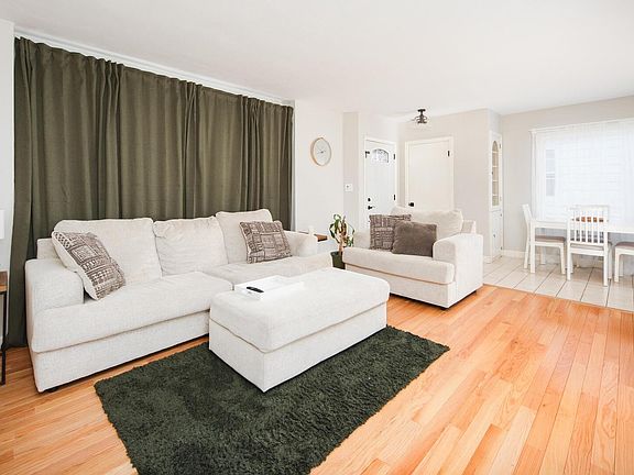 5th image of 713 W Rusholme St