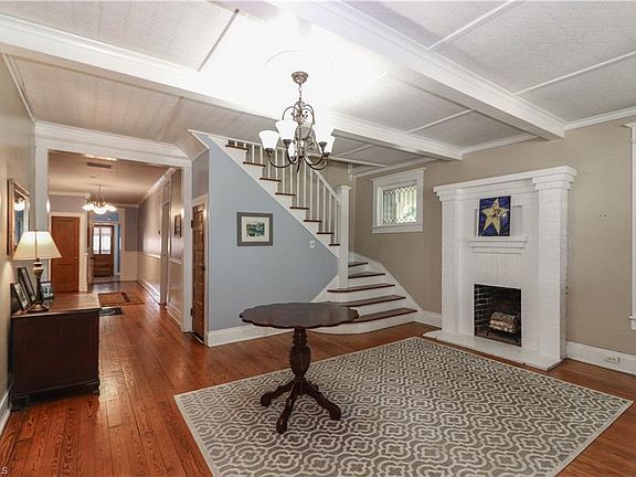 5th image of 137 N Race St