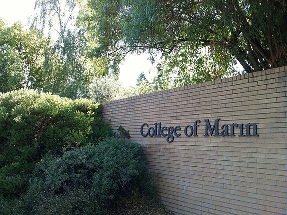 walk to college of marin