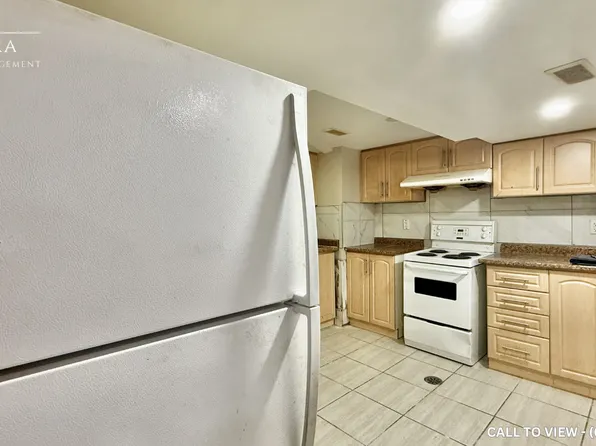 101 Duncanwoods Dr #2, Toronto, ON M9L 2C7