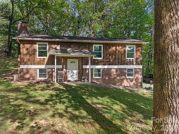 3rd image of 404 Ciccone Dr