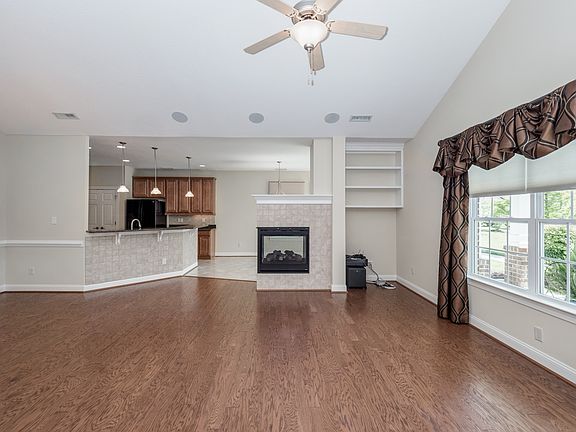 4th image of 1400 Thistlewood Ct