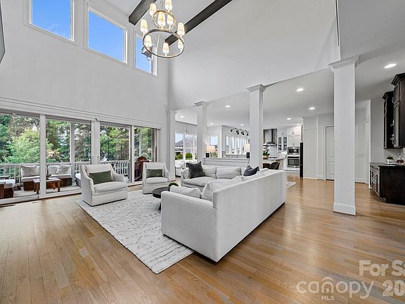 2nd image of 200 Seven Oaks Lndg