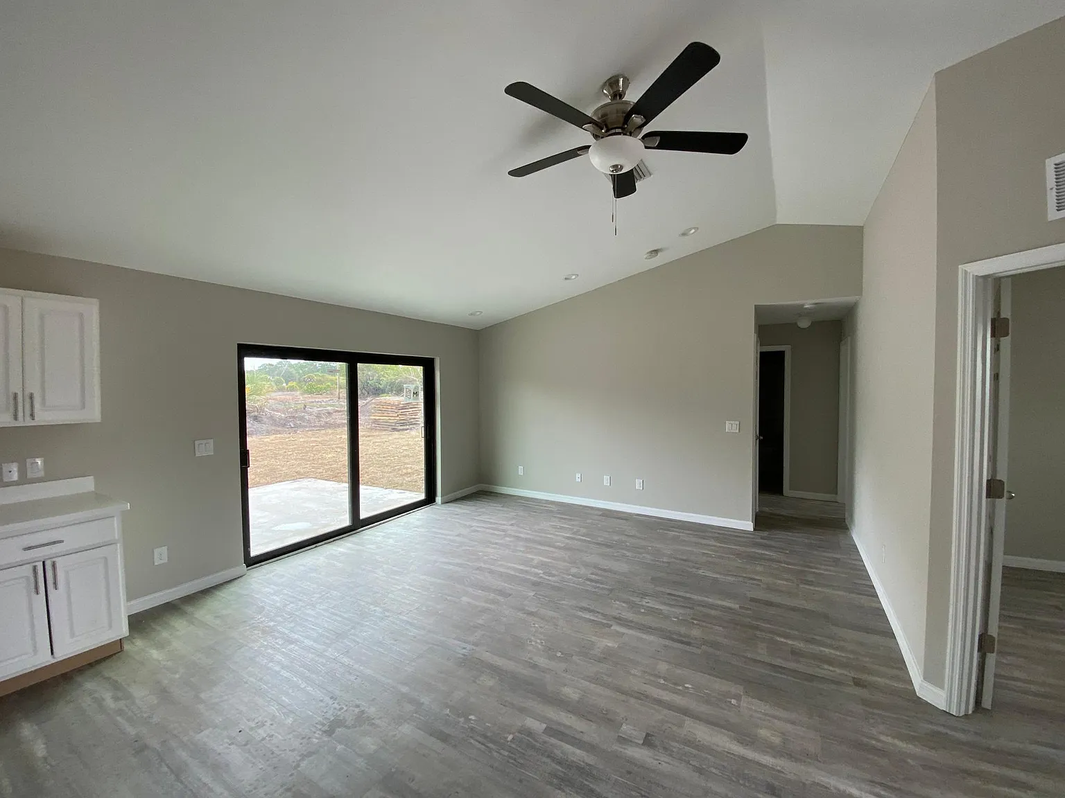 4 bed, 1560 sqft, $2,350 — Photo 4